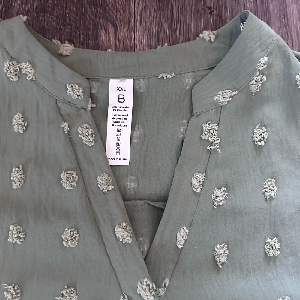 Green Floral Women's Top - Picture 3 of 4